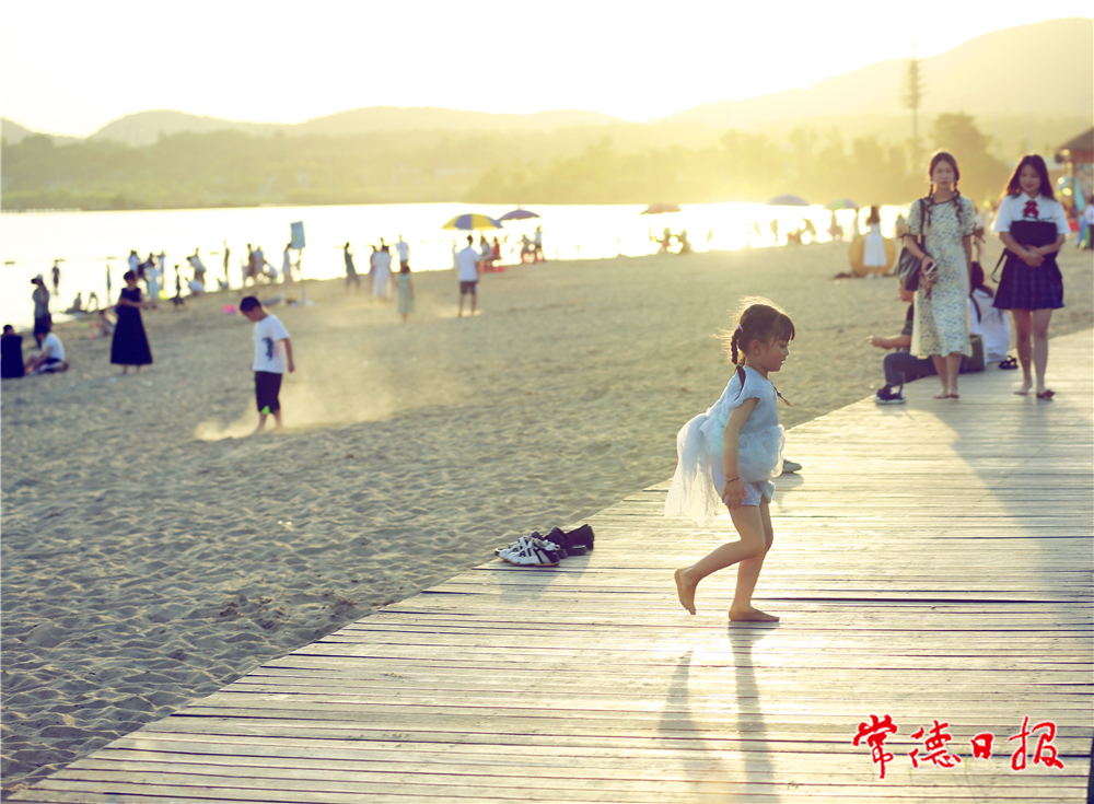 3楊朝霞-柳湖夕照-1.jpg