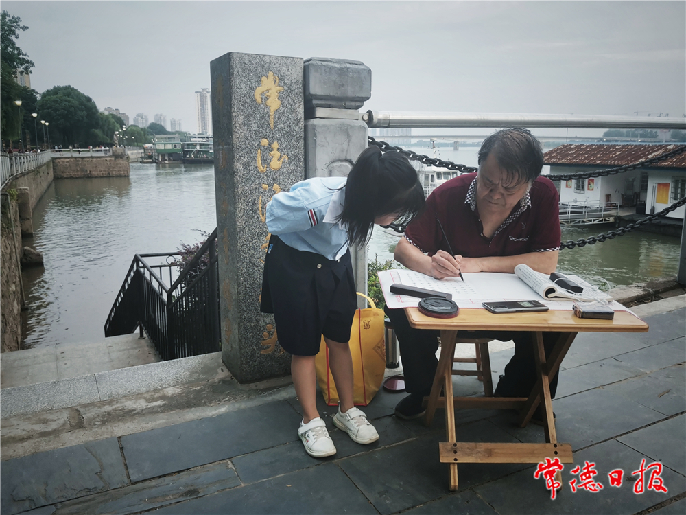 4李世明-老人的小粉絲-1.jpg