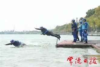 藍天救援隊在柳葉湖選“武教頭”