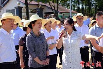 市領(lǐng)導出席鼎城區(qū)人大代表實踐站現(xiàn)場觀摩會指出 要激發(fā)人民群眾參與鄉(xiāng)村振興的內(nèi)生動力