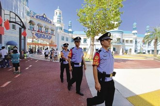 “警察藍(lán)”“火焰藍(lán)”進(jìn)景區(qū) 構(gòu)筑安全“風(fēng)景線”
