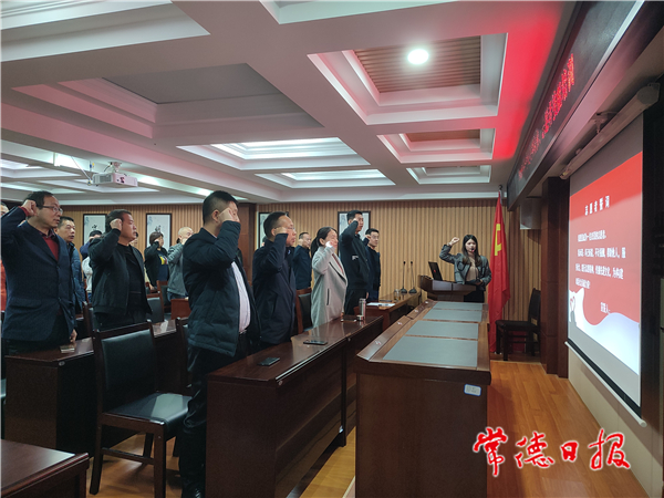 市城市管理事務(wù)中心開展文明禮儀和志愿者技能培訓(xùn)2_1637722542370.jpg