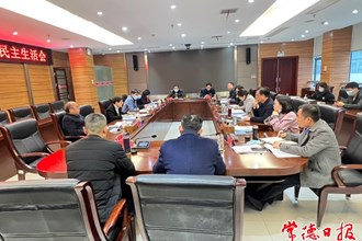 市領(lǐng)導(dǎo)指導(dǎo)柳葉湖旅游度假區(qū)黨工委班子民主生活會(huì)