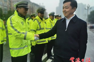市領(lǐng)導(dǎo)開展節(jié)前走訪慰問活動