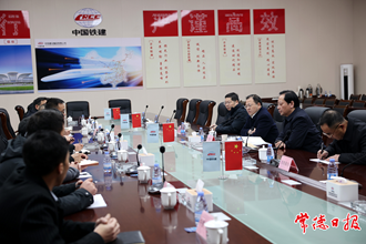 周振宇節(jié)前慰問高鐵建設(shè)工作者 爭(zhēng)取早日建成常益長(zhǎng)高鐵 圓常德人民期盼已久的高鐵夢(mèng)