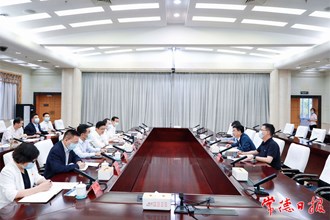 曹志強(qiáng)周振宇與省煙草專賣局（公司）黨組書記、局長孔祥統(tǒng)一行座談 加強(qiáng)合作 推動(dòng)煙草產(chǎn)業(yè)高質(zhì)量發(fā)展