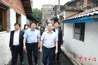 周振宇在全市自建房安全整治工作第二次現(xiàn)場推進(jìn)會上強(qiáng)調(diào)：扎實(shí)推進(jìn)自建房安全專項(xiàng)整治 堅(jiān)決守住安全發(fā)展底線