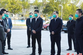 曹志強(qiáng)周振宇看望慰問疫情防控一線工作者 加強(qiáng)自我防護(hù) 將疫情防控屏障筑得更牢固更堅實(shí)