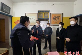 市領(lǐng)導(dǎo)節(jié)前走訪慰問(wèn)道德模范