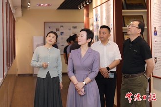 市領(lǐng)導(dǎo)調(diào)研市七中教學(xué)與基建工作