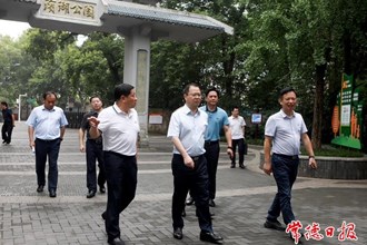 周振宇調(diào)研市中心城區(qū)園林綠化工作時(shí)指出：增綠提質(zhì) 打造中心城區(qū)亮點(diǎn)景觀