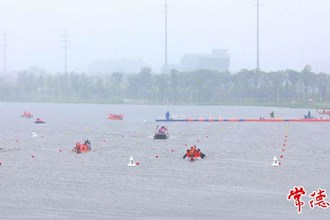 端午競(jìng)渡 龍躍鼎城 首屆陽(yáng)明湖龍舟賽雨中開(kāi)賽