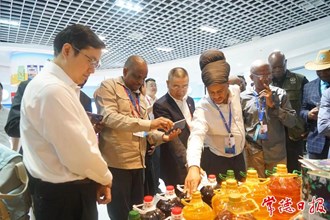 博茨瓦納國家商會代表團到常德經開區(qū)參觀考察