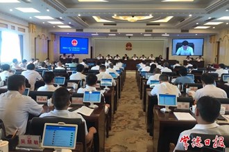 市八屆人大常委會(huì)舉行第十二次會(huì)議