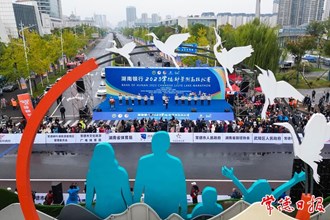 德行天下 馬到成功 2023常德柳葉湖馬拉松賽鳴槍開跑