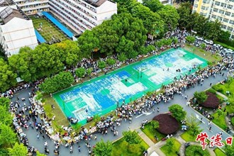 【教育】又是一年畢業(yè)季 常德這所高?！疤槭袌?chǎng)”人氣旺