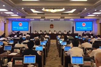 市八屆人大常委會(huì)舉行第二十次會(huì)議