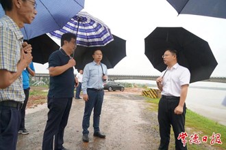 市領(lǐng)導(dǎo)在督導(dǎo)檢查市城區(qū)防汛工作時(shí)強(qiáng)調(diào)：全力抓實(shí)抓細(xì)防汛抗災(zāi)工作