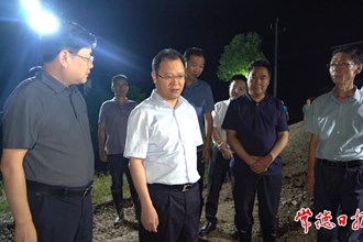 周振宇赴常德經(jīng)開區(qū)、鼎城區(qū)督導險情處置工作