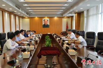 羅毅君與黨外代表人士、民營(yíng)企業(yè)家和商協(xié)會(huì)負(fù)責(zé)人聯(lián)誼交友