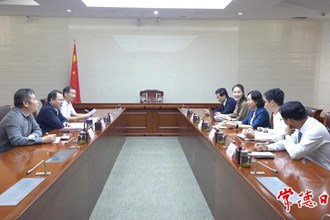 周振宇與黨外代表人士、民營(yíng)企業(yè)家和商協(xié)會(huì)負(fù)責(zé)人聯(lián)誼交友