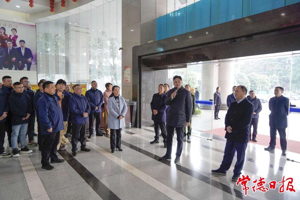 市委書記羅毅君，市委副書記、市長周振宇在市融媒體中心（籌）走訪慰問