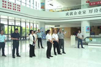 周振宇調(diào)研行政審批中介服務(wù)工作 促進中介市場健康發(fā)展 更好服務(wù)企業(yè)和群眾