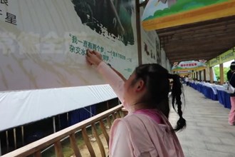 鼎城區(qū)港中坪村：親子同游 打卡稻田