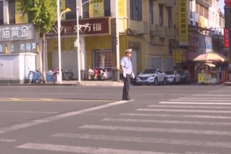 鼎城 ：迎戰(zhàn)高溫 守護交通安全