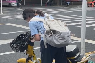 記者調(diào)查：“還不掉的共享電動車”