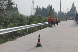 安鄉(xiāng)：推進生命防護工程 為道路系上“安全帶”