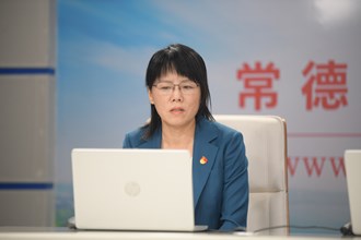 強化就業(yè)和社會保障